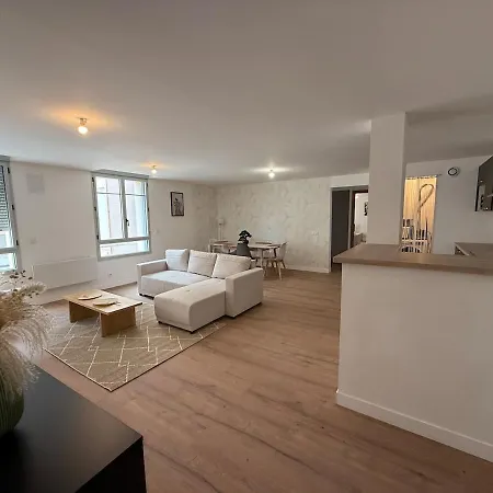 Апартаменты Le Sanctuzen Proche Sanctuaire, Spacieux *